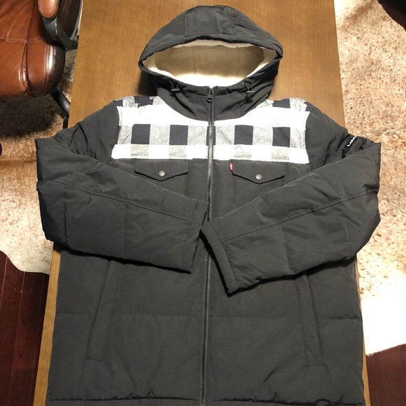 NWOT Levi's Puffer Jacket - Picture 4 of 10